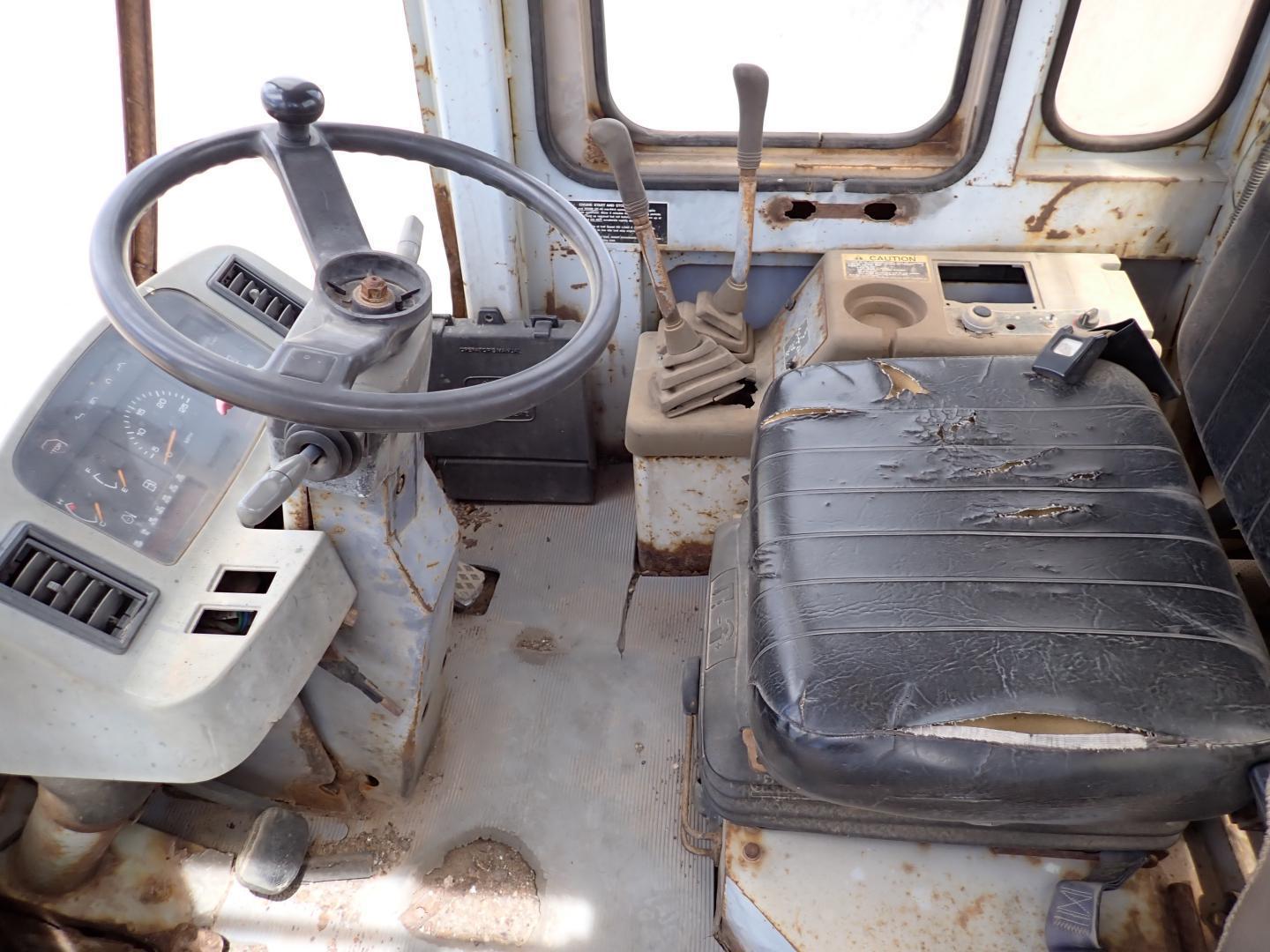 ./imagenes/INVOICE/2019/16696/CARGADOR FRONTAL JOHN DEERE_444H (10).JPG